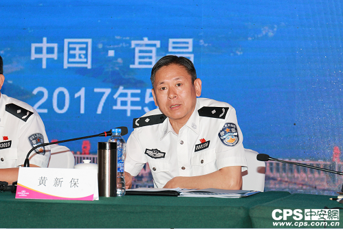 湖北省公安厅副巡视员黄新保出席会议并讲话.png